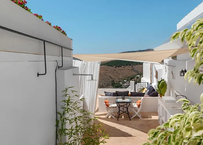La Amara Maha - En El Casco Antiguo De Frigiliana